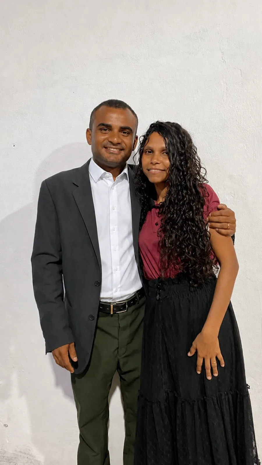 Após superar a dor da separação, cantor Ivanilson oficializa casamento com Clarisse.