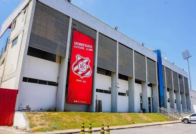 Democrata-SL promove Arena Day com show ao vivo, promoção de chopp e ingressos a partir de R$ 10 neste sábado