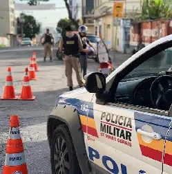 Adolescente conhecido como “Caveirão” é apreendido por tráfico de drogas em Sete Lagoas