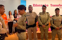 ​​​​​​​Sargento presta homenagem à mãe da comandante-geral da PM durante evento em Sete Lagoas