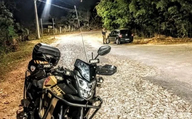 Fiscalização de trânsito flagra cinco infrações na Serra Santa Helena, em Sete Lagoas
