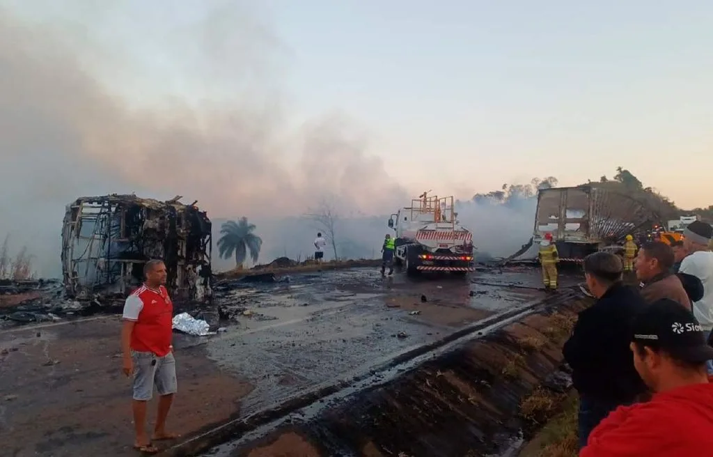 Acidente grave provoca interdição total da BR-040 em Sete Lagoas