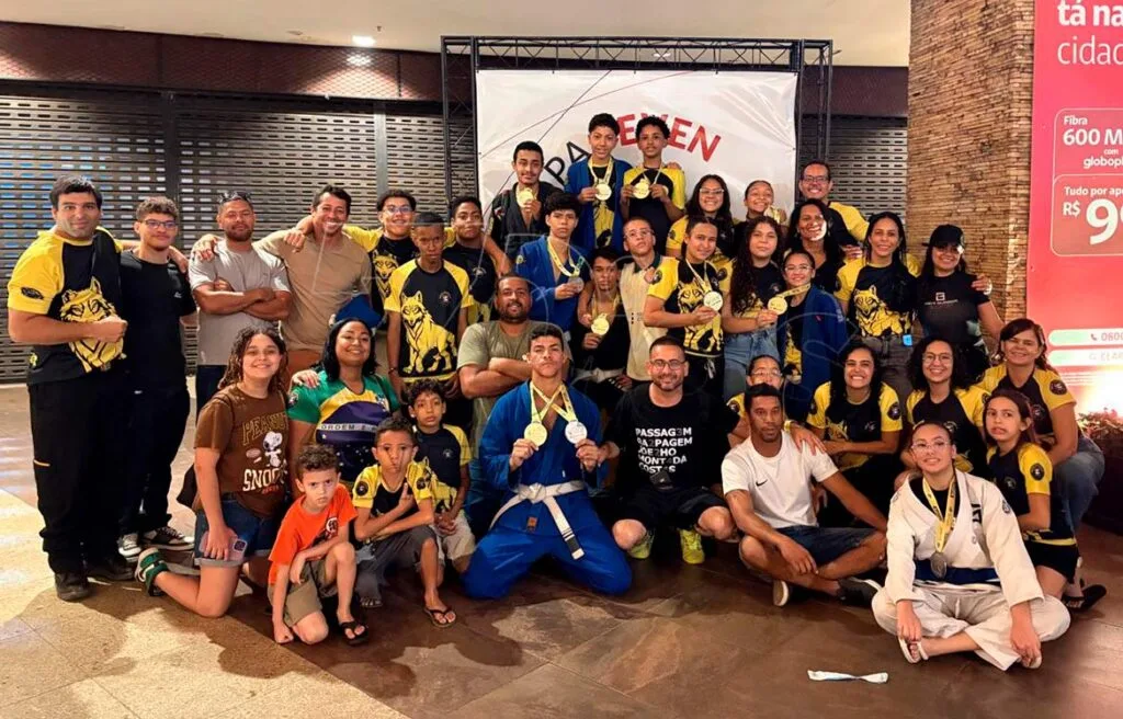 Academia de Sete Lagoas conquista 12 medalhas em copa de jiu-jitsu no fim de semana