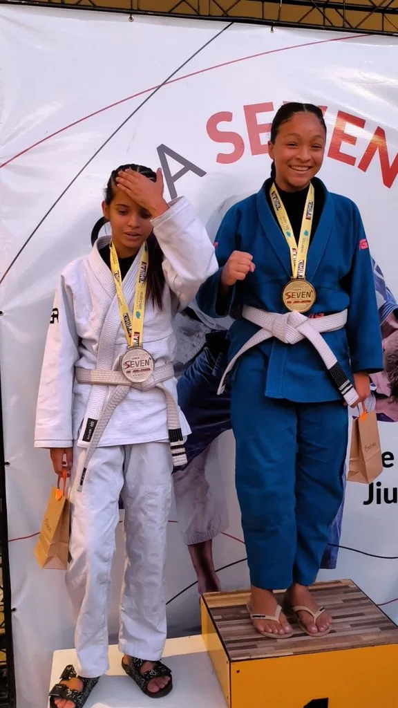 Academia de Sete Lagoas conquista 12 medalhas em copa de jiu-jitsu no fim de semana