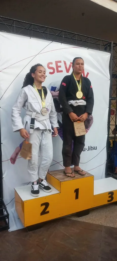 Academia de Sete Lagoas conquista 12 medalhas em copa de jiu-jitsu no fim de semana