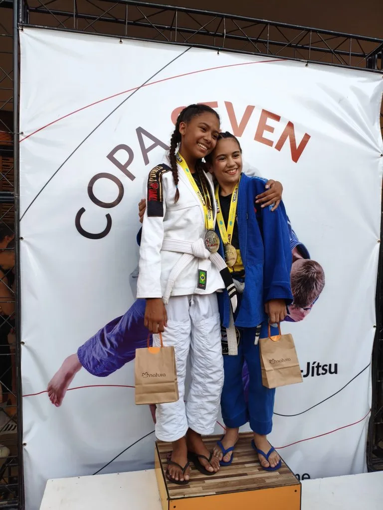 Academia de Sete Lagoas conquista 12 medalhas em copa de jiu-jitsu no fim de semana