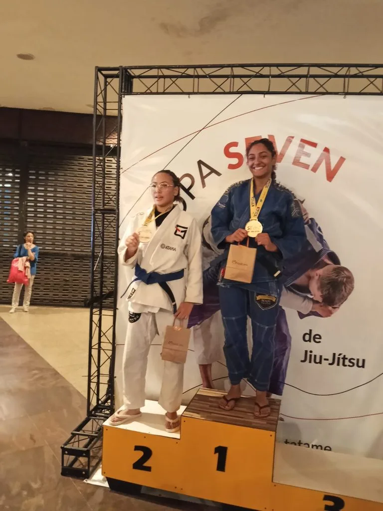 Academia de Sete Lagoas conquista 12 medalhas em copa de jiu-jitsu no fim de semana