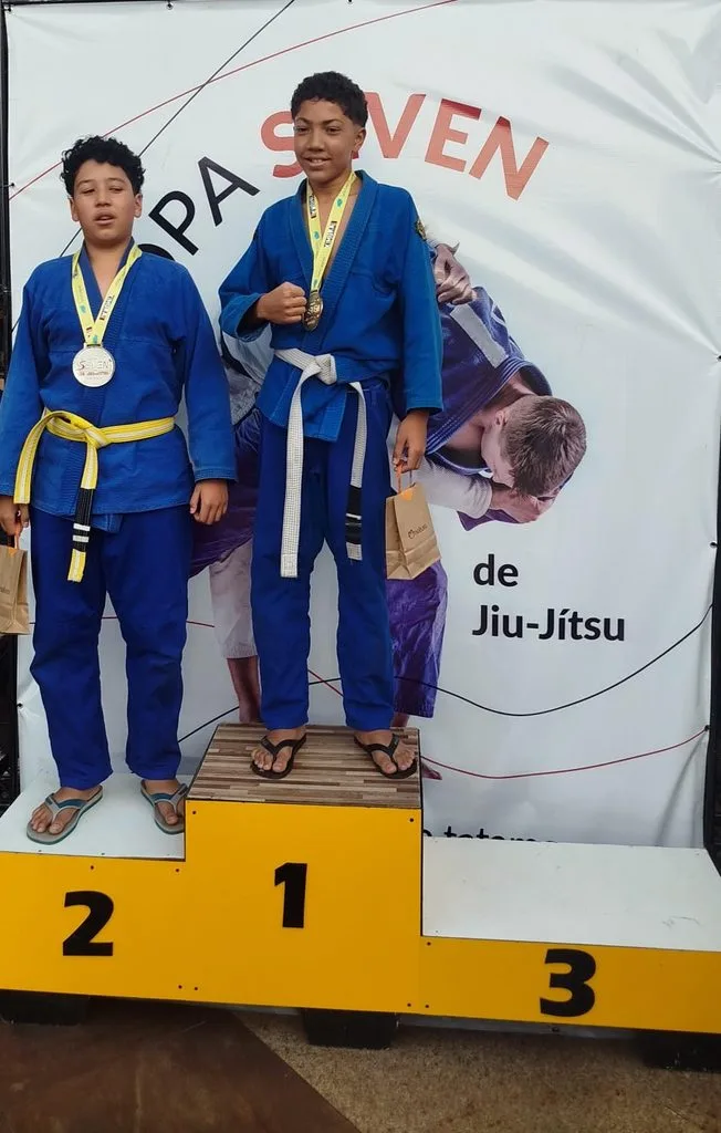 Academia de Sete Lagoas conquista 12 medalhas em copa de jiu-jitsu no fim de semana