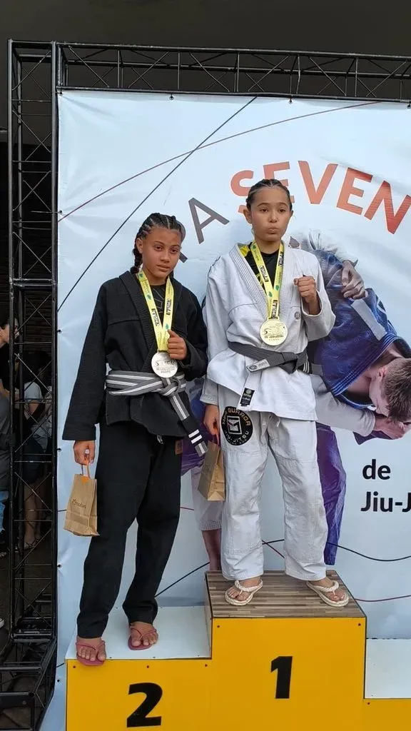 Academia de Sete Lagoas conquista 12 medalhas em copa de jiu-jitsu no fim de semana