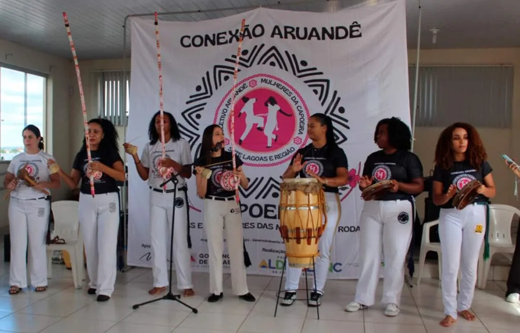 Coletivo de Sete Lagoas reúne mulheres capoeiristas em ação do Agosto Lilás