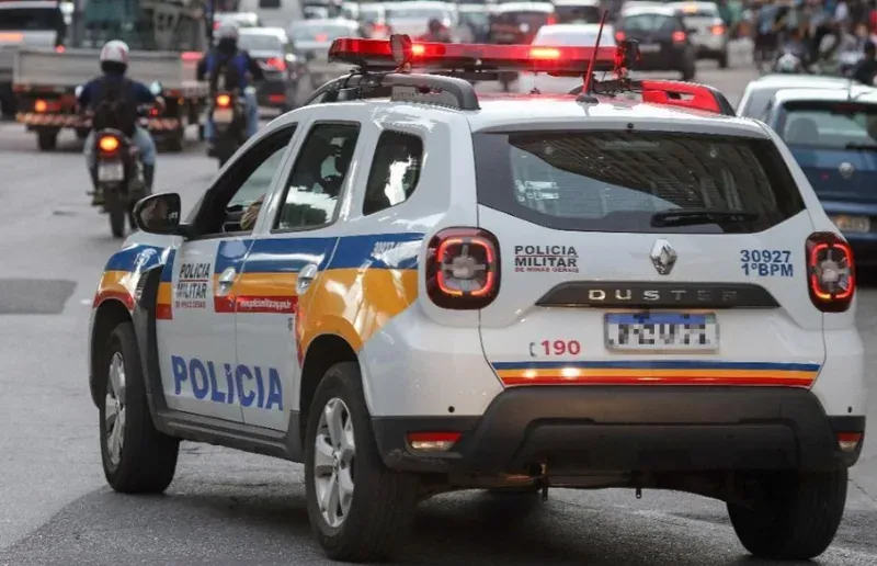PM intercepta veículo usado no tráfico e prende jovem de 23 anos em Sete Lagoas