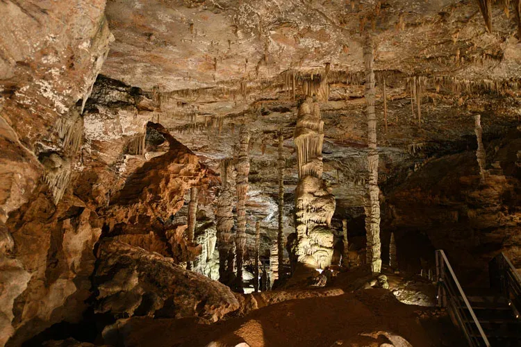 Estalagmite da Gruta Rei do Mato ajuda a revelar a velocidade do aquecimento na América do Sul