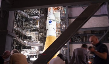 Artemis I First Rollout