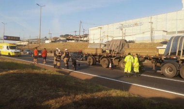 Acidente entre duas motocicletas deixa um morto e dois feridos no Anel Rodoviário de BH