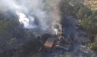 Fogo atinge galpão de siderúrgica em Pedro Leopoldo