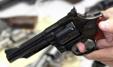 Jovem é atingido com tiro na canela, quando conversava com seu irmão e um amigo, em Sete Lagoas