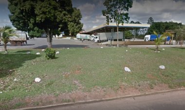 Cerca de 90 caixas de chocolate Bis e de 120 caixas de biscoito Trakinas são furtadas de caminhão, na BR-040 em Caetanópolis