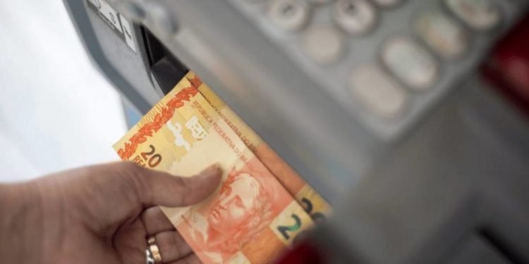 Crédito de até R$ 3.500 é liberado pela Caixa para pessoas de baixa renda