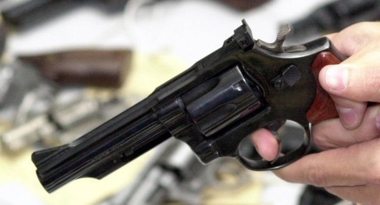 Jovem é atingido com tiro na canela, quando conversava com seu irmão e um amigo, em Sete Lagoas