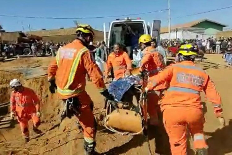 Menino de 8 anos morre após ser resgatado de buraco onde passou a noite, em MG