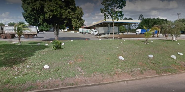 Cerca de 90 caixas de chocolate Bis e de 120 caixas de biscoito Trakinas são furtadas de caminhão, na BR-040 em Caetanópolis