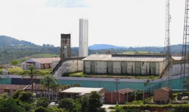 Familiares de detentos denunciam comida azeda e com bichos em presídio de MG