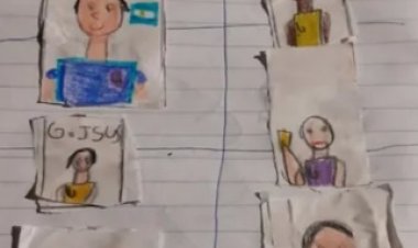 Menino que desenhou próprio álbum da Copa do Mundo por não ter dinheiro para comprar um, ganha livro oficial