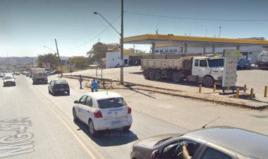 Motociclista para debaixo de carro em acidente na MG-424 em Matozinhos