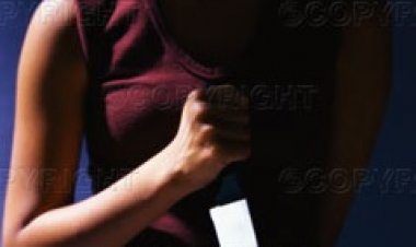 Após discussão com namorado, adolescente pega faca, danifica porta da casa da mãe e esfaqueia irmã em Sete Lagoas