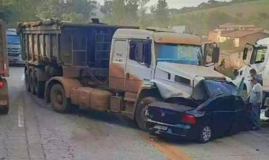 Motorista morre após perder controle da direção e bater carro contra carreta na BR-040