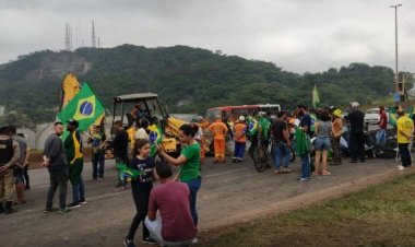 Alexandre de Moraes autoriza PMs a liberar rodovias, multar e prender motoristas