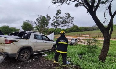Dois adultos e três crianças morrem em grave acidente entre carro e caminhonete na rodovia MGC-135