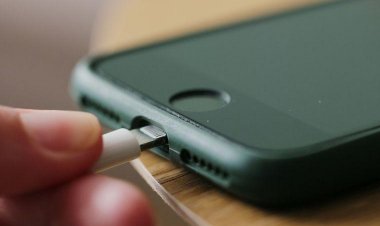 Justiça volta a suspender venda de iPhones sem carregador no Brasil
