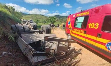 Mulher morre e dois ficam feridos em acidente entre caminhões na BR-116, em Minas Gerais
