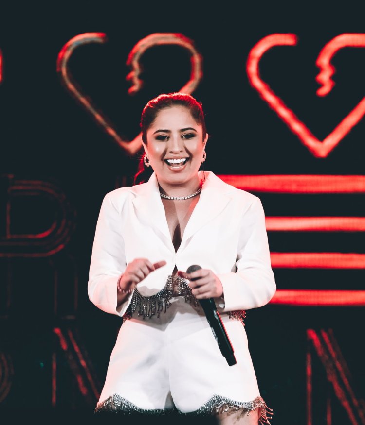 Mari Fernandez é a primeira atração conﬁrmada para uma noite "Surreal" de Henrique & Juliano 10 de dezembro em BH