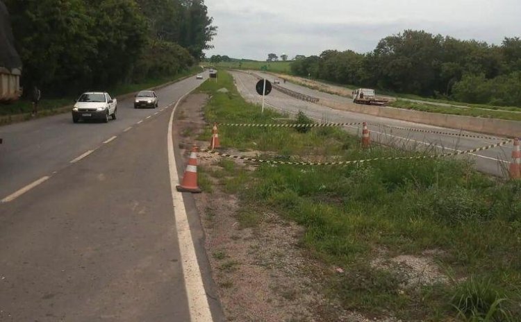Corpo de recém-nascido é encontrado sem perna, braço e genitália em rodovia de Minas Gerais