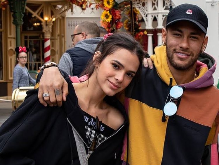 Bruna Marquezine curte publicação em apoio a Neymar