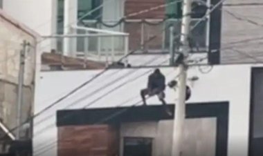 Homem é filmado serrando cabos de internet pendurado em fiação na Grande BH