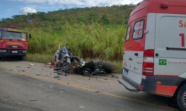 Uma pessoa morre e duas ficam gravemente feridas em acidente entre carro e carreta na MGC-120