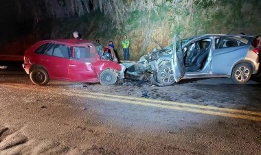 Três pessoas morrem e duas ficam feridas em grave acidente na BR-146, em Minas