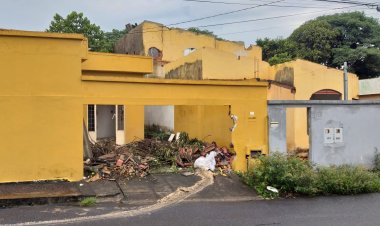 Imóveis abandonados geram acúmulo de lixo e medo em bairro de Sete Lagoas MG