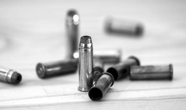 Adolescente tenta fugir, mas é assassinada a tiros em frente ao pai em BH