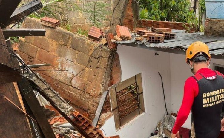 Homem morre soterrado após muro desabar e atingir casa no interior de Minas Gerais