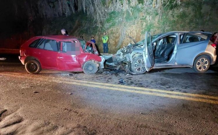 Três pessoas morrem e duas ficam feridas em grave acidente na BR-146, em Minas