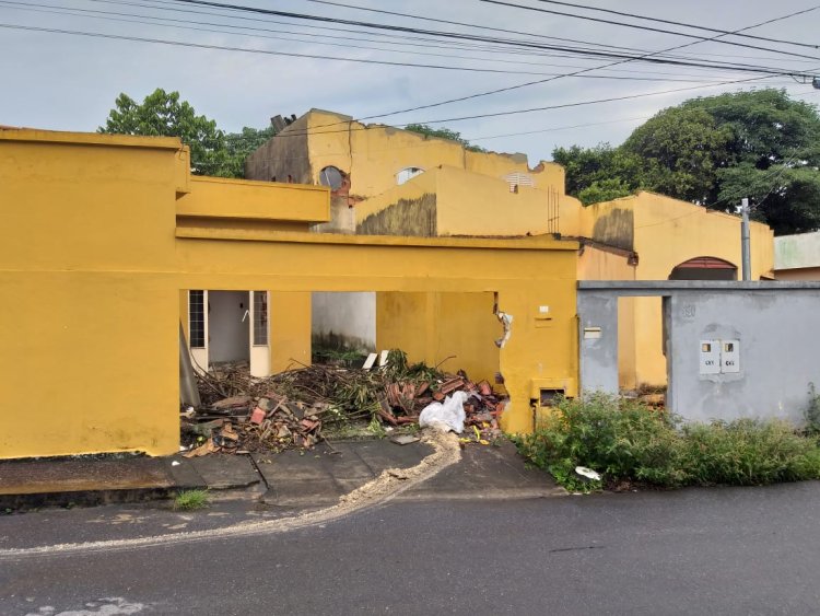 Imóveis abandonados geram acúmulo de lixo e medo em bairro de Sete Lagoas MG