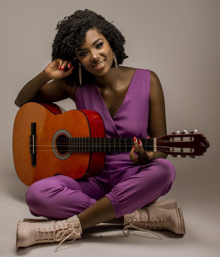 É Hoje: Cantora Keilla Júnia chega à semifinal do programa The Voice Brasil