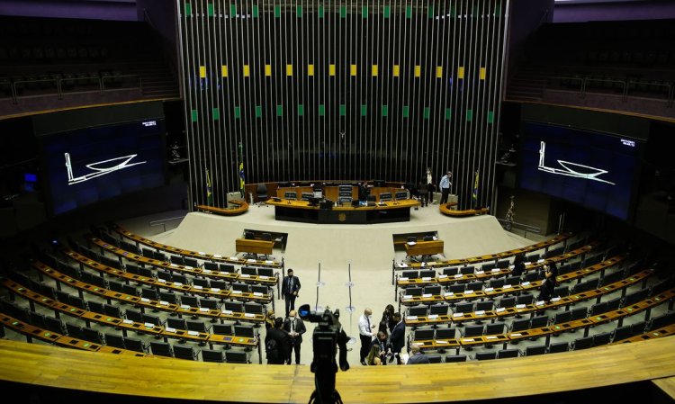 Deputados de Minas aprovam aumento e salários podem chegar a quase R$ 35 mil