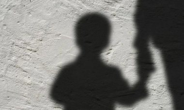 Comerciante espanca filho de 2 anos até menino vomitar