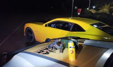 Jovem bêbado é preso após dar tiros dentro de Camaro amarelo