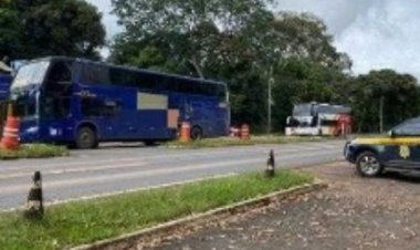 PRF apreende 13 ônibus de MG que levaram pessoas para ato golpista domingo; 2 estavam em Sete Lagoas
